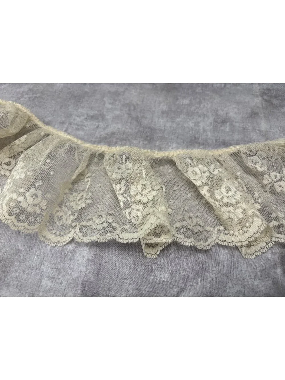 Cream Lace Trim 4